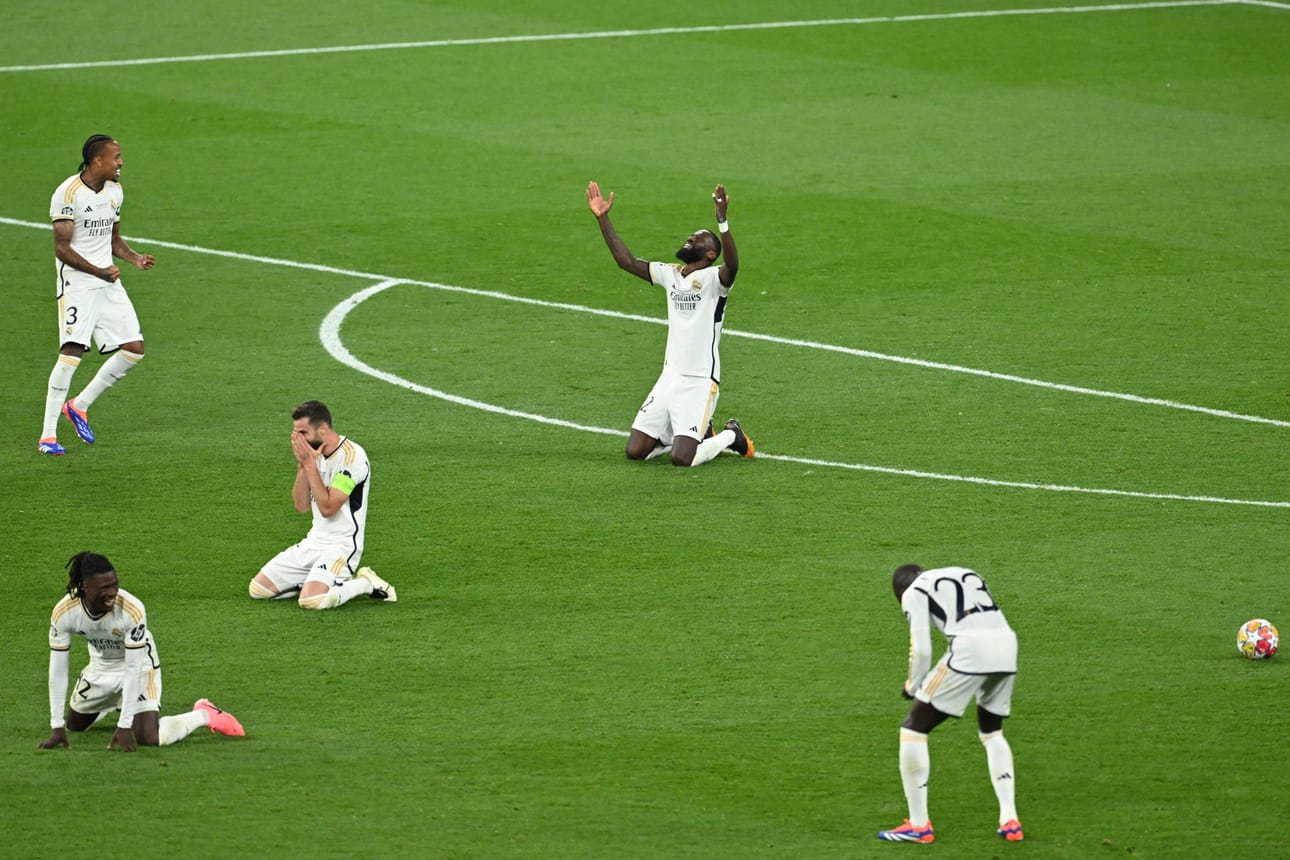 Real Madridin pelaajat juhlivat pillin vihellettyä Mestareiden liigan finaalin päätteeksi Wembleyn stadionilla 1. kesäkuuta 2024. LEHTIKUVA / AFP