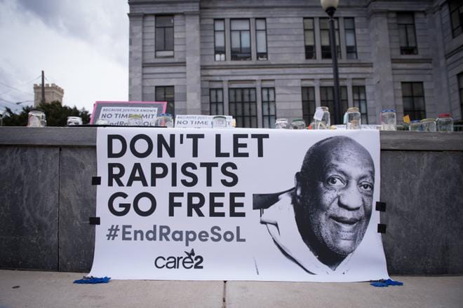 Bill Cosby (keskellä) sai tuomion torstaina. KUVA: TRACIE VAN AUKEN