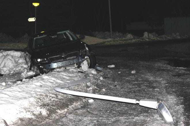Koulurinteellä tapahtunutta auton suistumista tutkitaan törkeänä rattijuopumuksena.