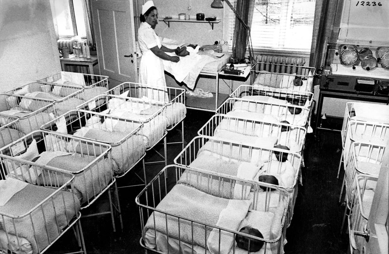 Pienenevät ikäluokat luovat paineita maahanmuuton kasvattamiseen tai eläkemaksujen korottamiseen. Vuonna 1963 Oulun kaupungin synnytyslaitoksella sen sijaan oli ahdasta. Syntyihän tuolloin ikäluokka, joka on tällä hetkellä Suomen suurin. Aiemmin suurimman ikäluokan titteliä pitivät 1948 syntyneet.