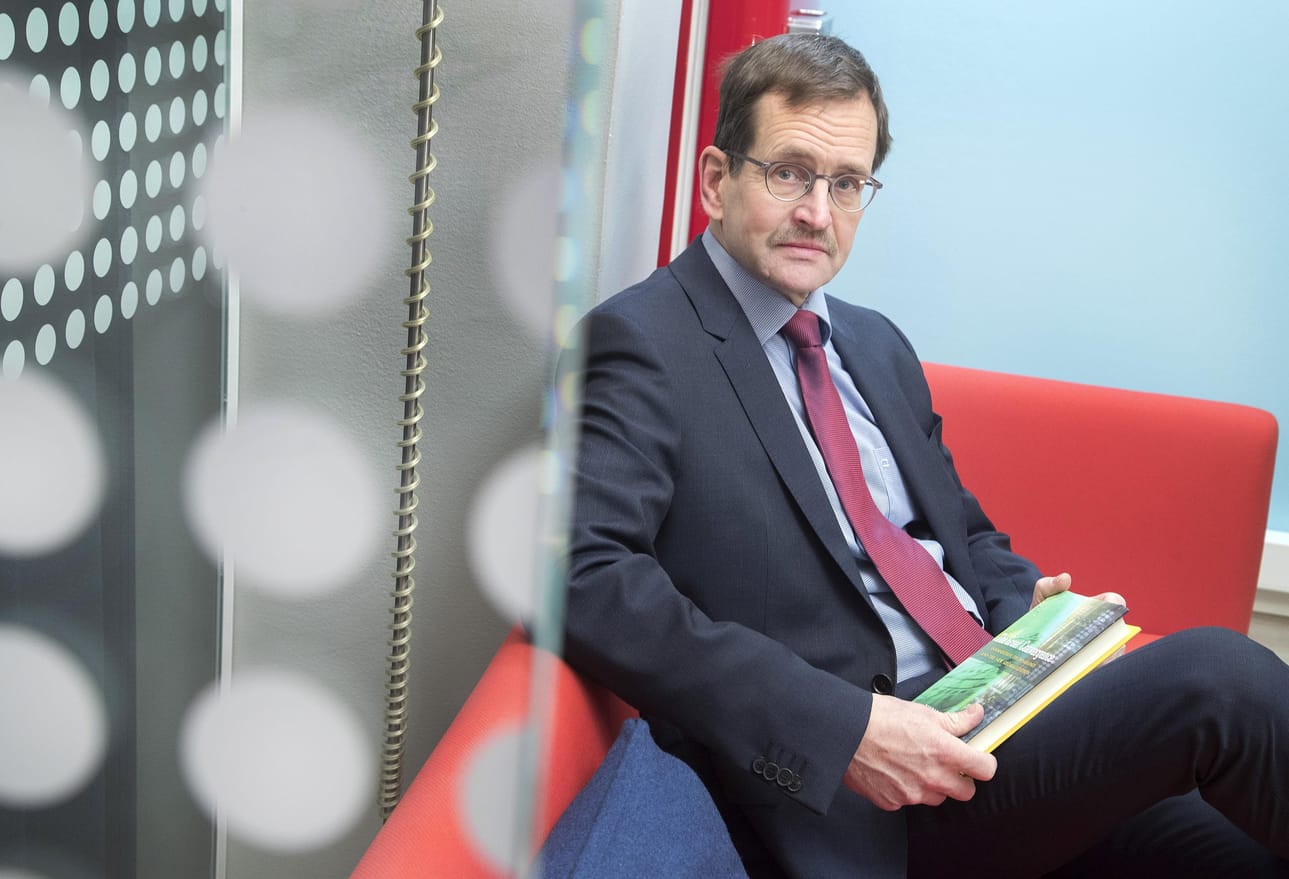 Elinkeinoelämän tutkimuslaitoksen toimitusjohtaja Vesa Vihriälä piti alimpien vähimmäispäivärahojen nostoa melko suurena.