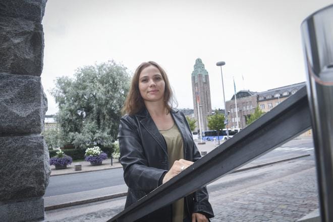 Satu Linnapuomi kirjoitti nuorena päivittäin päiväkirjaa. Muistoista on hyötyä myös teatterin tekemisessä. KUVA: KIMMO BRANDT