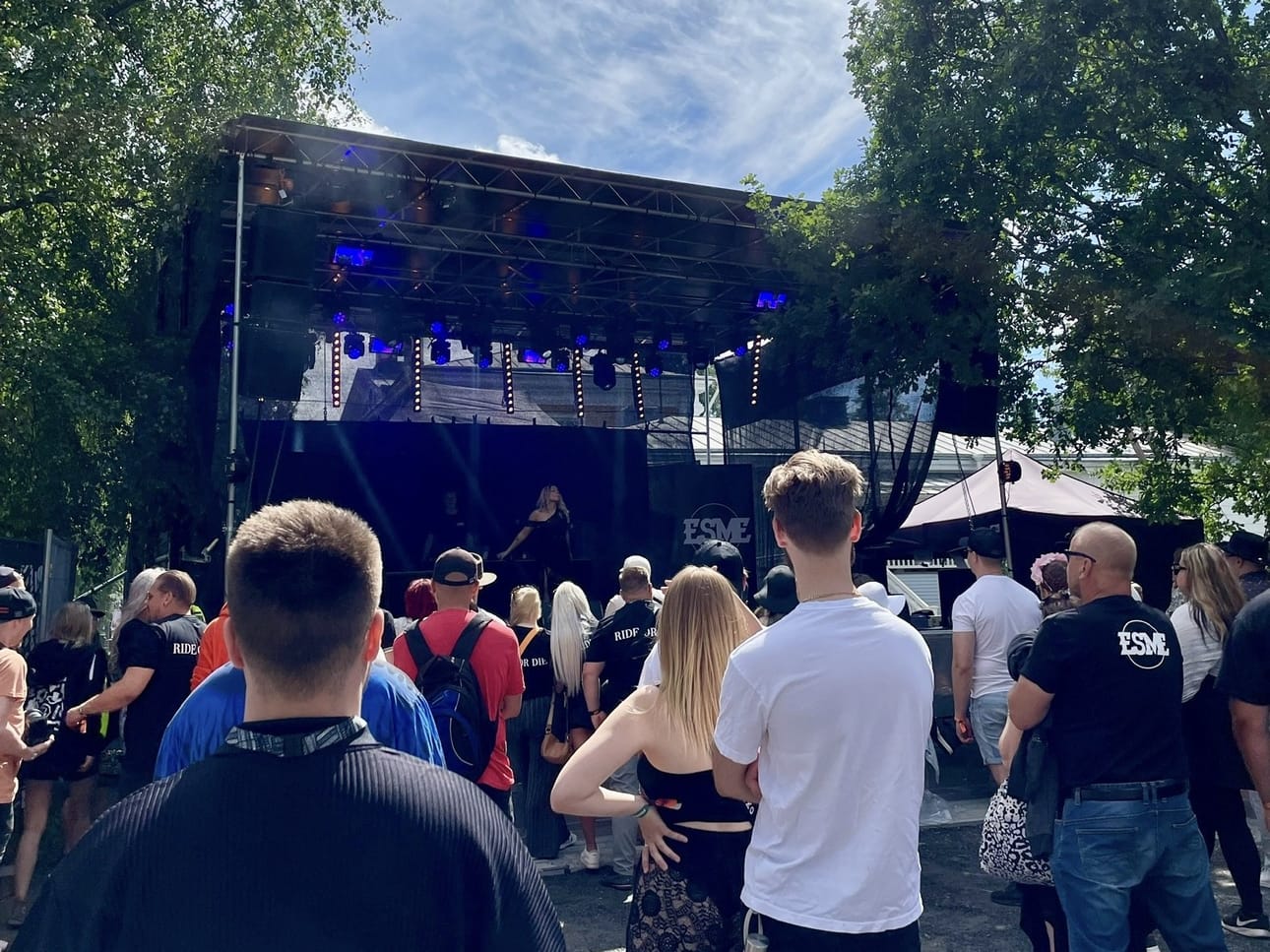 ESME korkkasi viimeisen festaripäivän Radio Helsinki -lavalla.