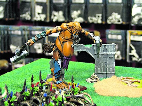 Toni Lassila on osallistunut turnauksiin Oulun ulkopuolellakin. Mittavimmat pelit pidetään Lahdessa.