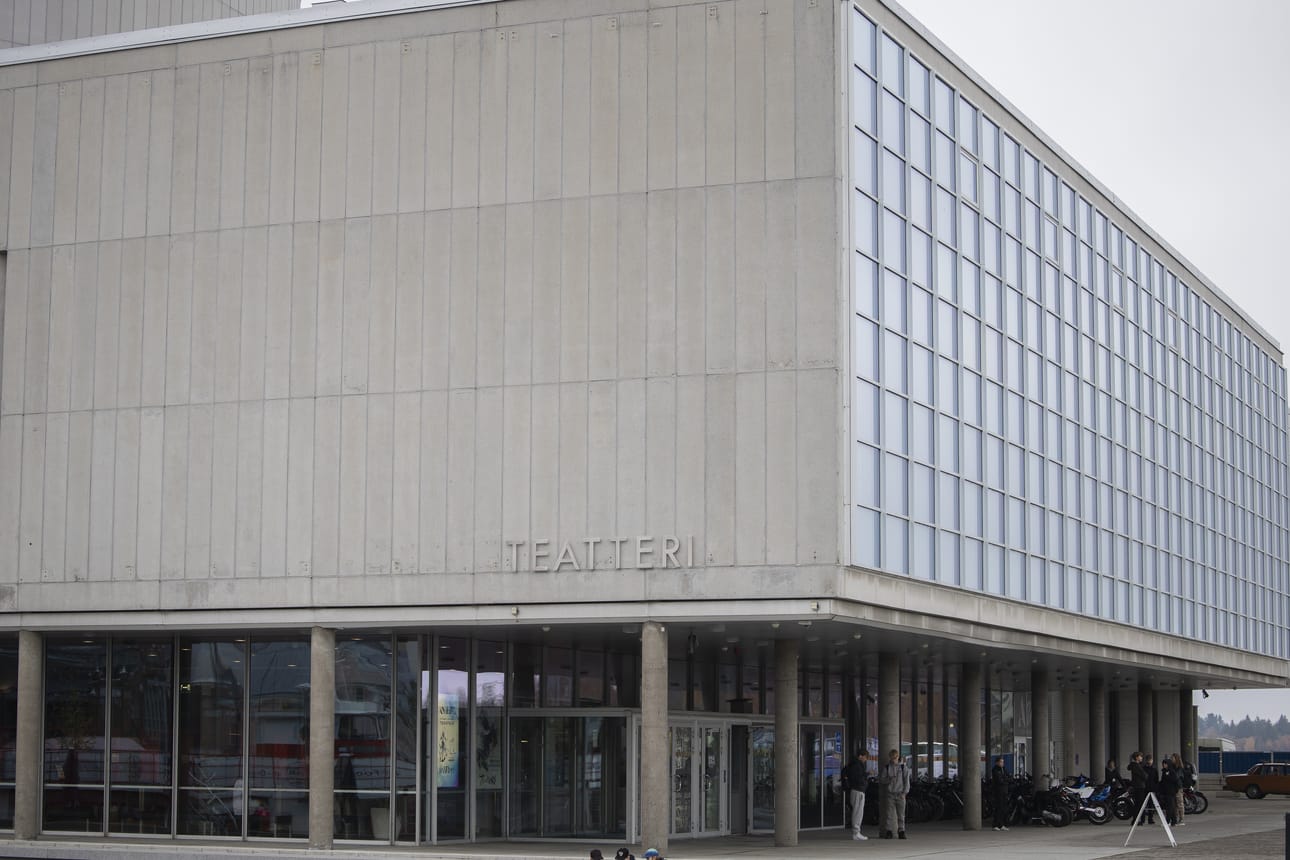 Kolmen viikon päästä Oulun teatterilla ei kahtena päivänä esitetäkään teatteria, vaan siellä pidetään Pohjois-Pohjanmaan liiton maakuntapäivät 2.-3. marraskuuta.