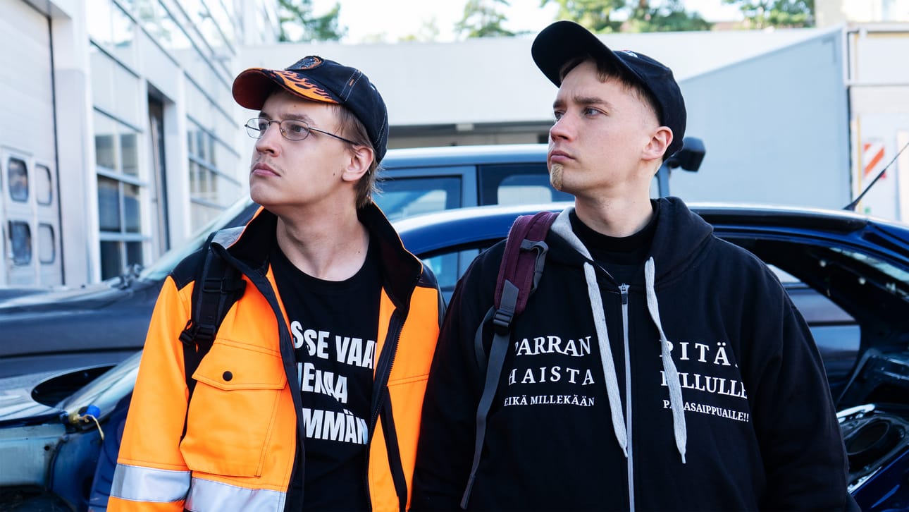 Justimuksen Duo-sarjan toisella kaudella ystävykset Joona (Joose Kääriäinen) ja Samu (Juho Nummela) ovat jälleen vaarassa joutua erilleen.