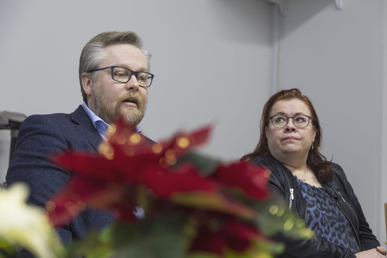 Kaupunginhallituksen puheenjohtaja Sari Palmu kertoi hallituksen suunnitelleen raha-asioita hyvässä hengessä tarkkaa harkintaa käyttäen. Valtuuston puheenjohtaja Antti Joensuu ennusti kuitenkin, että edessä on vielä vaikeita vuosia. Valtuusto käsittelee talousarvioesitystä tulevana maanantaina.