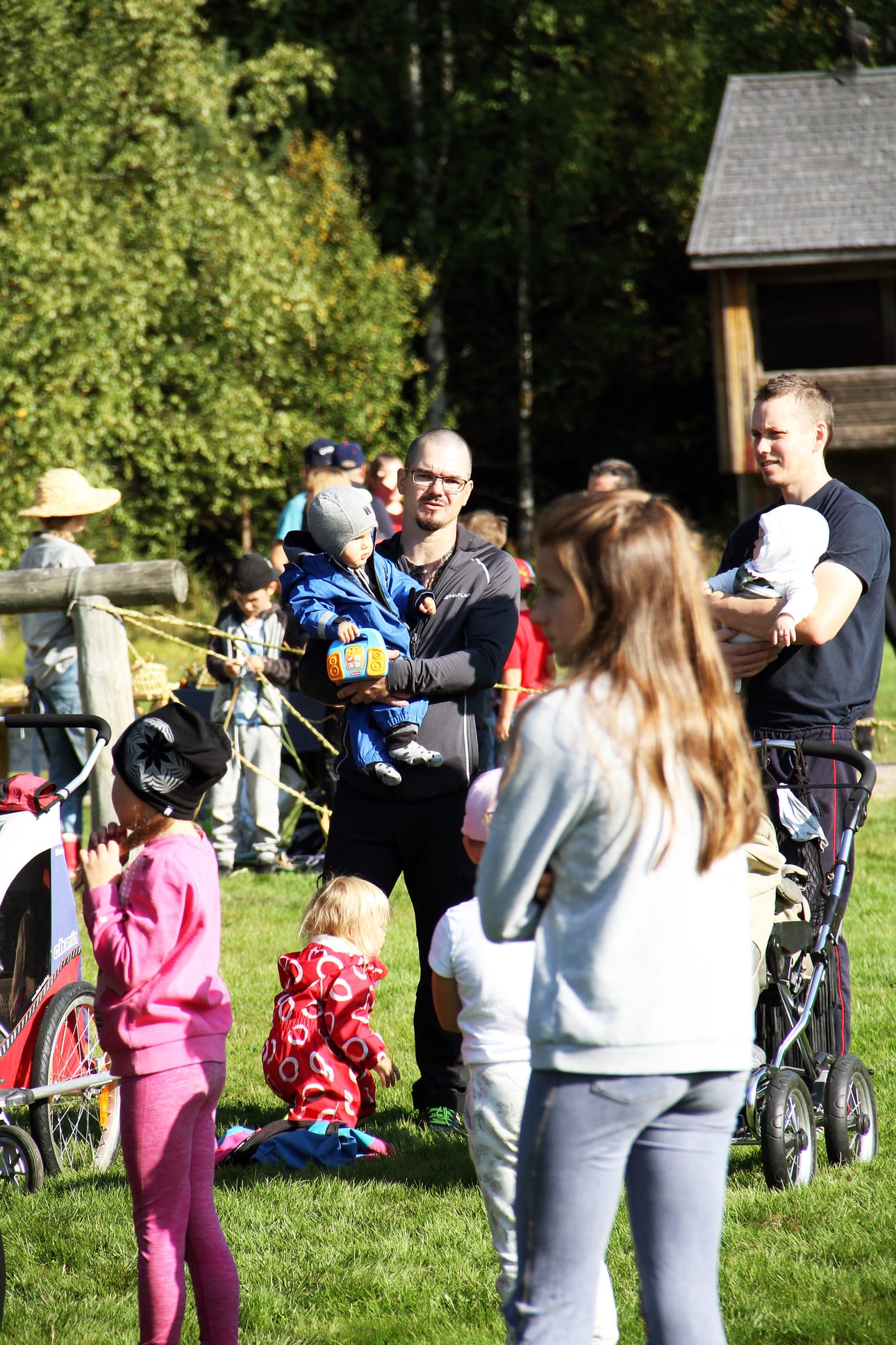 Perinne kiinnostaa, sen kertoi paikalle kerääntynyt väkimäärä.