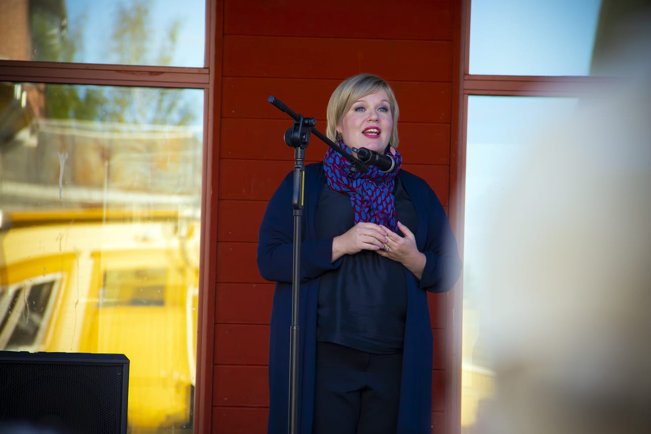 Tiede- ja kulttuuriministeri Annika Saarikko vieraili Tyrnävällä maananatina.