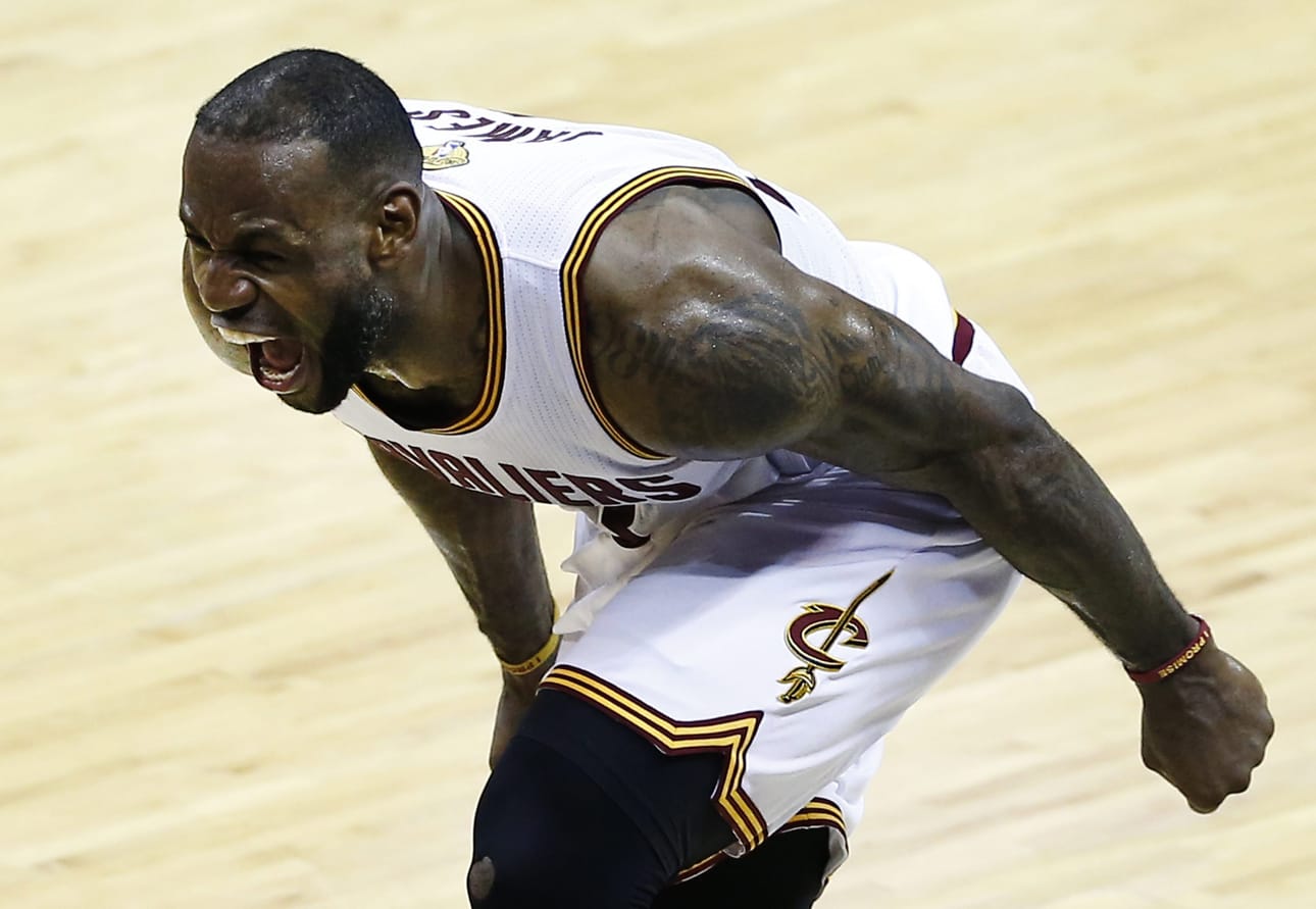 Clevelandin LeBron James pussitti ottelussa 32 pinnaa.