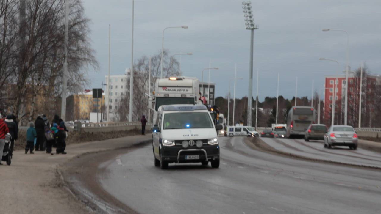 Penkkariautot matkalla Oulussa