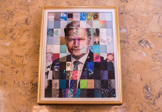 Sauli Niinistön virallinen muotokuva on herättänyt keskustelua. Myös presidentillä on ollut sanottavaa muotokuvan osista.