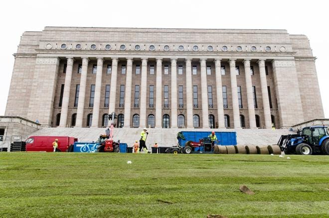 Eduskunnan perustuslakivaliokunta pitää siviili- ja sotilastiedustelulakien perusratkaisuja pääosin hyväksyttävinä. KUVA: Joel Maisalmi/arkisto