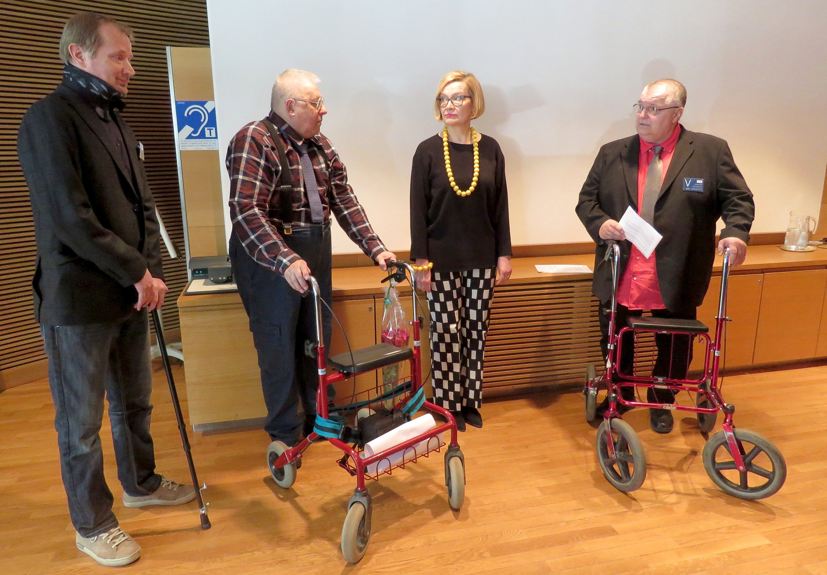Vakuutuslääkäri-kansalaisaloite jumiutui toimikuntaan - Kansalaisaloitteen vakuutuslääkäreiden toiminnasta tehnyt Pertti Latvala epäilee aloitteensa raukeavan eduskunnan vaihtuessa ensi keväänä