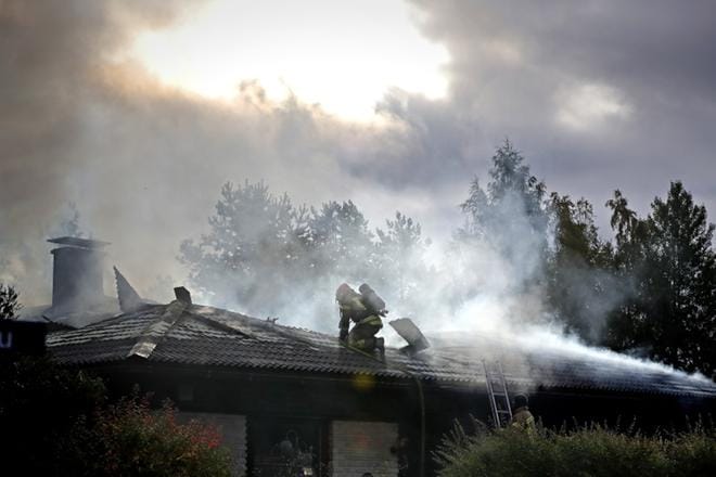 Pohjan tuhoisa tulipalo syttyi kahdeksan aikaan aamulla 21. syyskuuta. KUVA: KARI LÖFHJELM