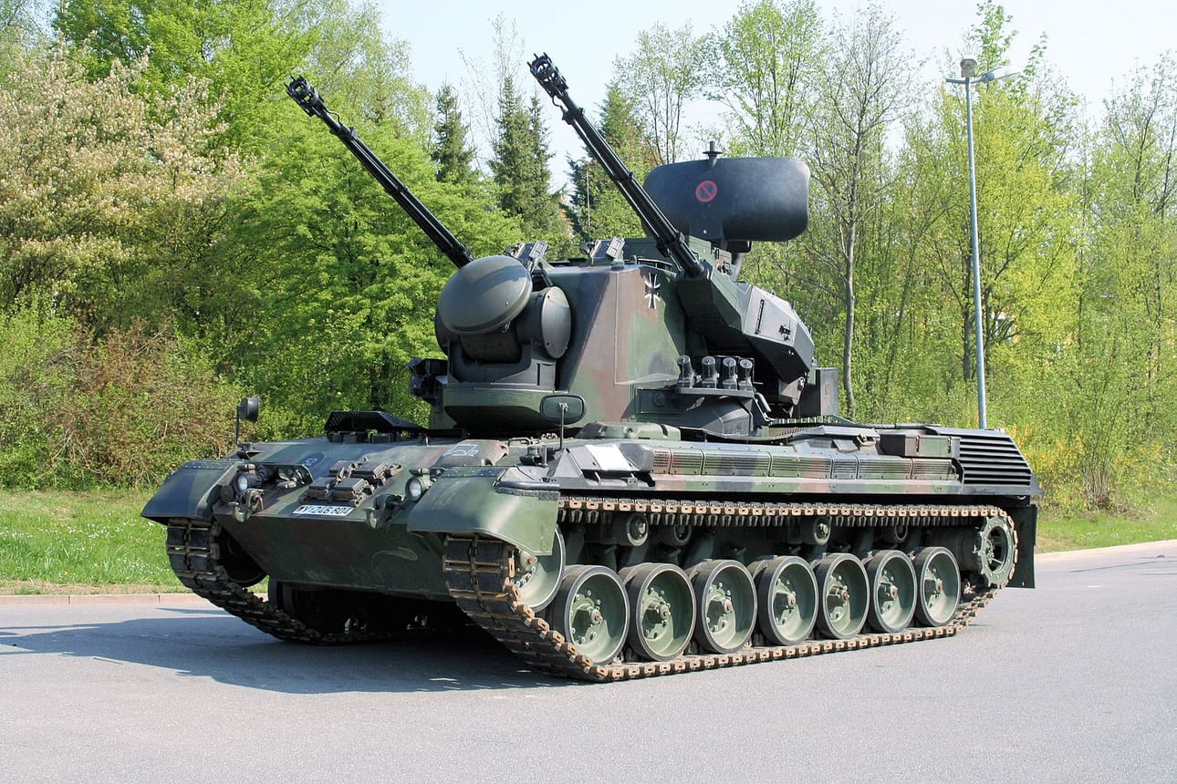 Gepard 1-ilmatorjuntapanssari on 1960-luvun teknologiaa. Siinä on tutka ja kaksi 35 millimetrin suuren tulinopeuden ilmatorjuntatykkiä.