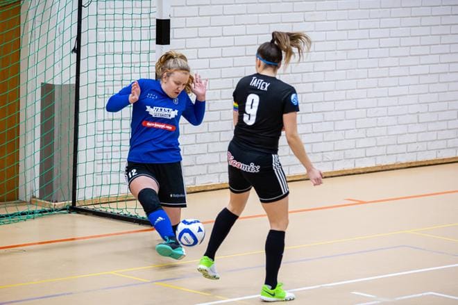 Lotta Rosenström on ollut oiva lisä FC Sportin joukkueeseen. KUVAT: PASI SUOKKO