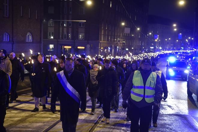 Viime vuonna itsenäisyyspäivän suurin kulkue oli poliisin mukaan kansallismielinen 612-soihtukulkue, johon osallistui noin 2 800 marssijaa. KUVA: Kimmo Penttinen, arkisto