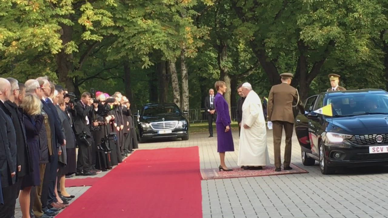 Paavi saapui Tallinnaan