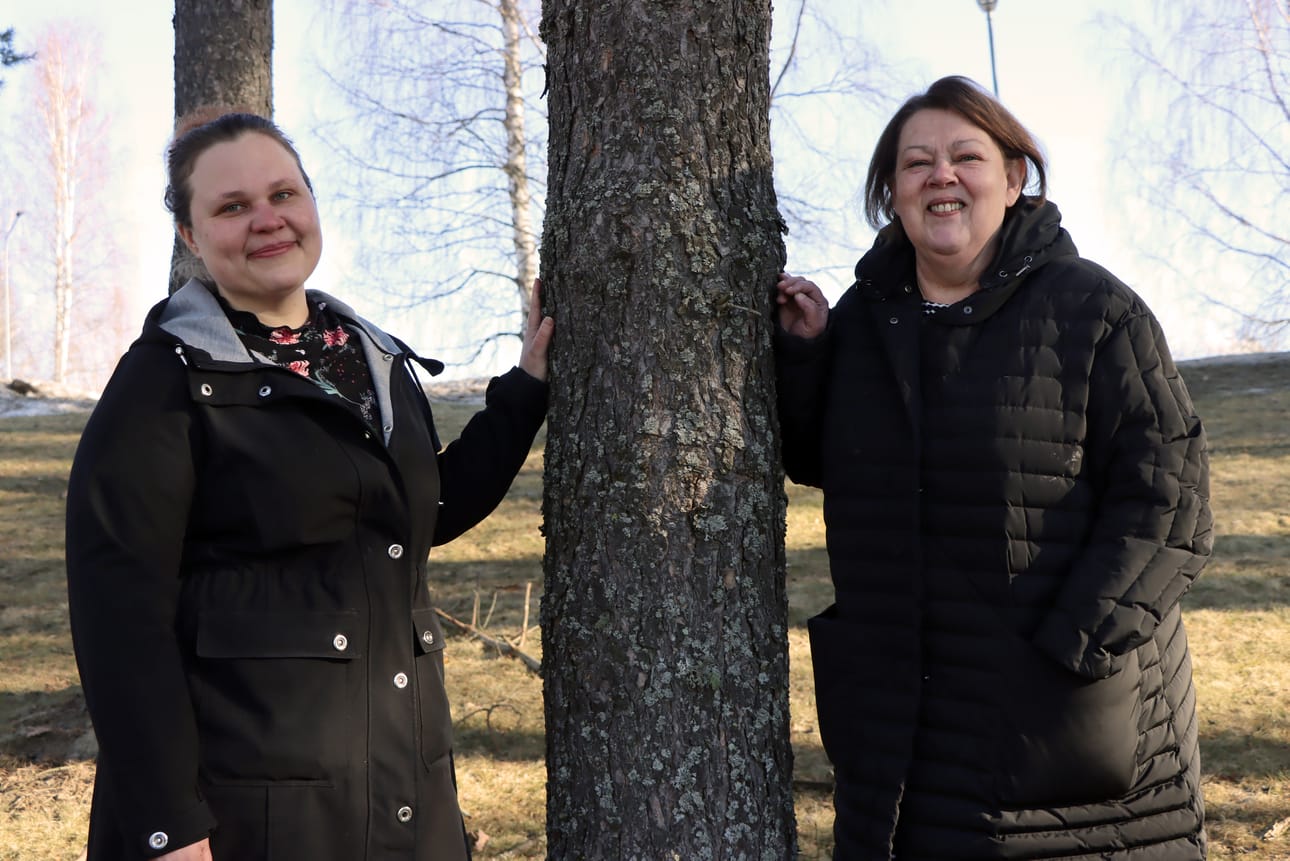 Hanna Mähönen ja Sinikka Palojärvi toimivat Jikin ikäihmisten perhehoidossa asiakasohjaajina.