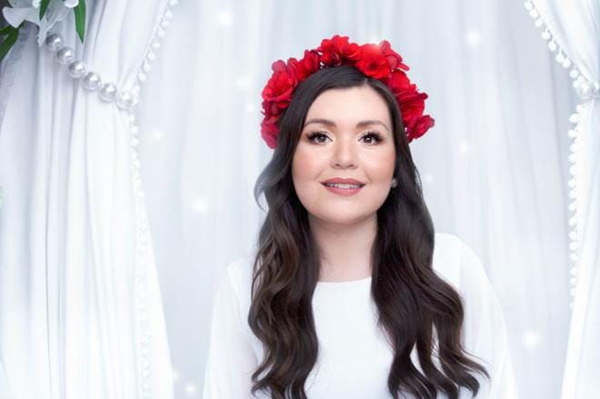Diandra on 25-vuotias muusikko, joka asteli 3-vuotiaana muskariin Hyvinkäällä. Viuluopinnot alkoivat 5-vuotiaana, pianonsoitto ja musiikkiluokka jo alle kymmenvuotiaana. Hän on valmistunut ammattimuusikoksi Lahden konservatoriosta. Suomen Idols -kisan voittaja sanoo, että viulu on yhä hänen rakkain soittimensa ja viulu on mukana myös Alajärven konsertissa. Joulukonsertti järjestetään Alajärven kirkossa sunnuntaina 8. joulukuuta kello 14 alkaen.