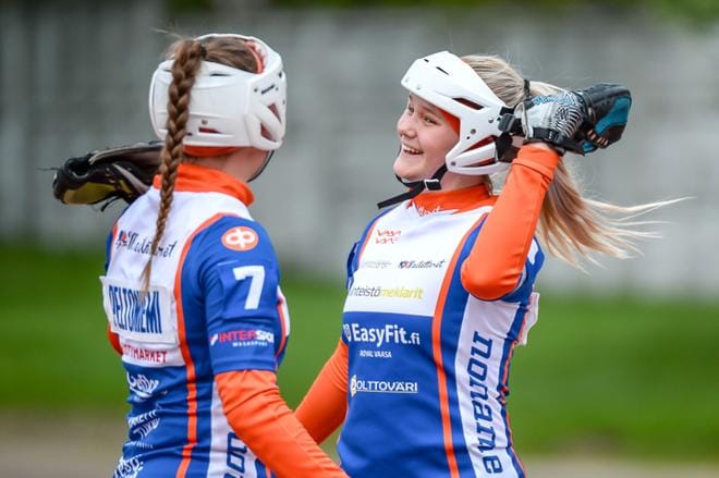 Julianna Peltoniemi ja Emma Hudd jatkavat Mailattarien ykköspesisjoukkueessa. KUVA: HARRI BRAGGE/ARKISTO