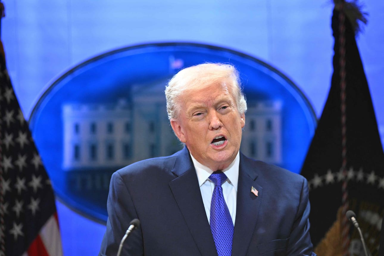 Presidentti Donald Trump määräsi uuden tuontitullin lähes välittömästi sen jälkeen, kun Yhdysvaltain korkein oikeus kumosi aiemmat Trumpin asettamat laajat tuontitullit.