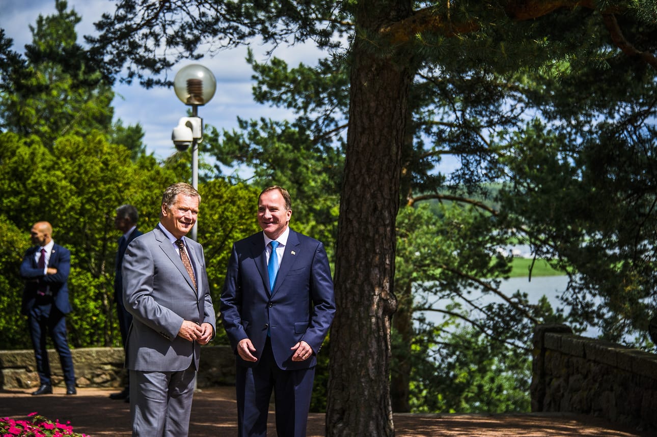 Tasavallan presidentti Sauli Niinistö (vas.) tapasi Kultarannassa muun muassa Ruotsin pääministerin Stefan Löfvenin.