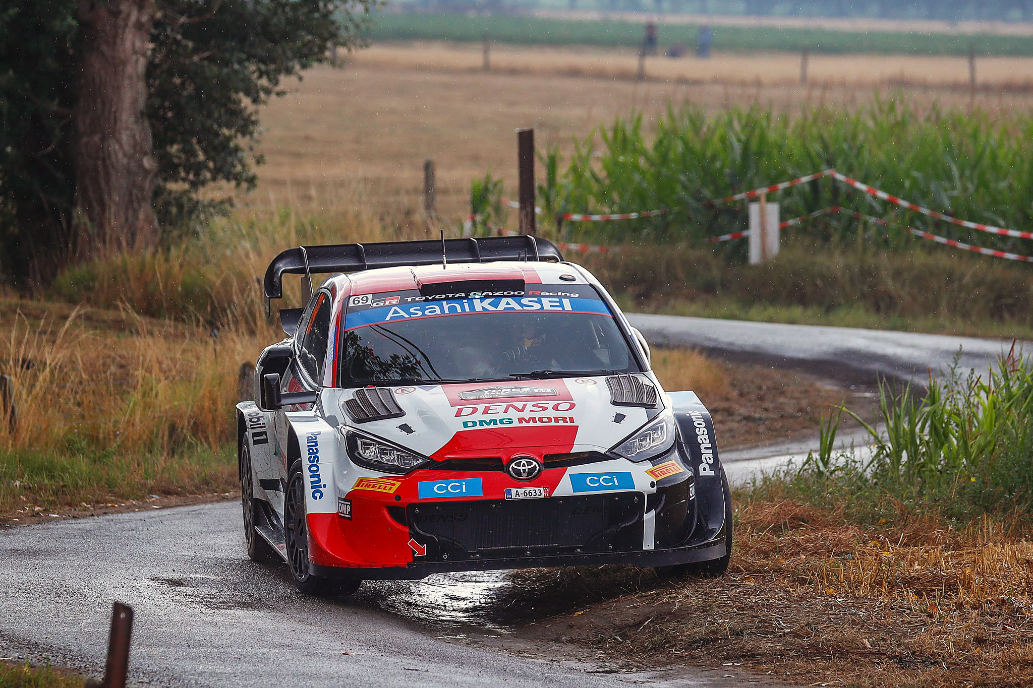 Rovanperän auto kursitaan kokoon – Thierry Neuville kiilasi Belgian MM-rallin kärkeen