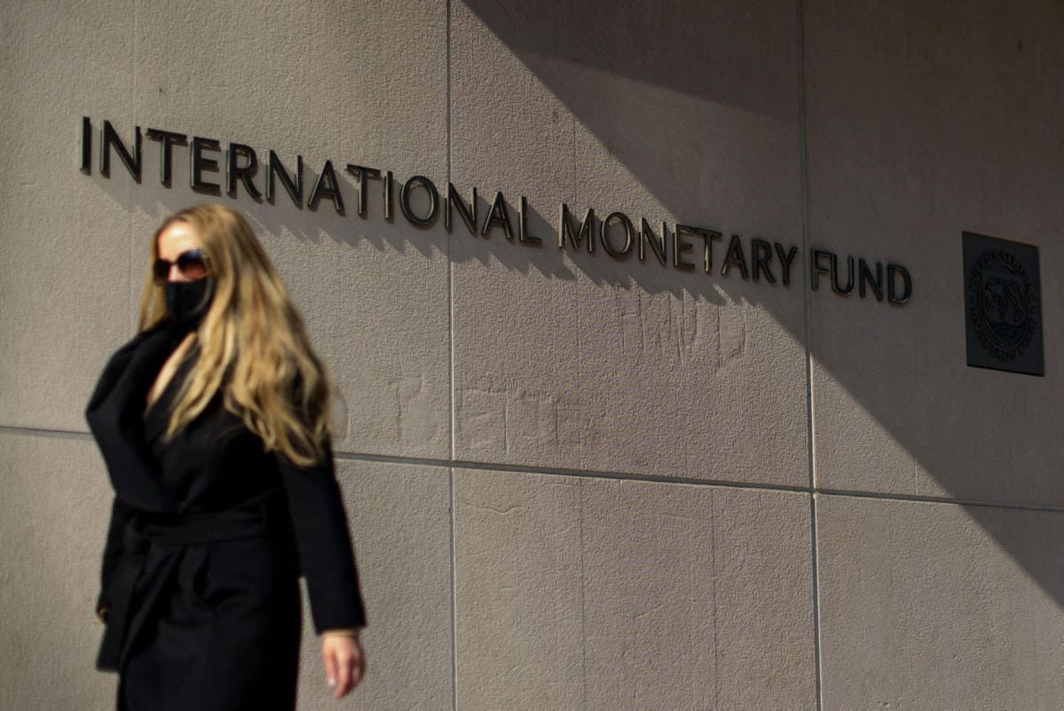IMF:n mukaan maailmantalouden elpymisessä oli nähtävissä hidastumisen merkkejä jo ennen omikronmuunnoksen ilmestymistä kuvaan. LEHTIKUVA / AFP / MANDEL NGAN