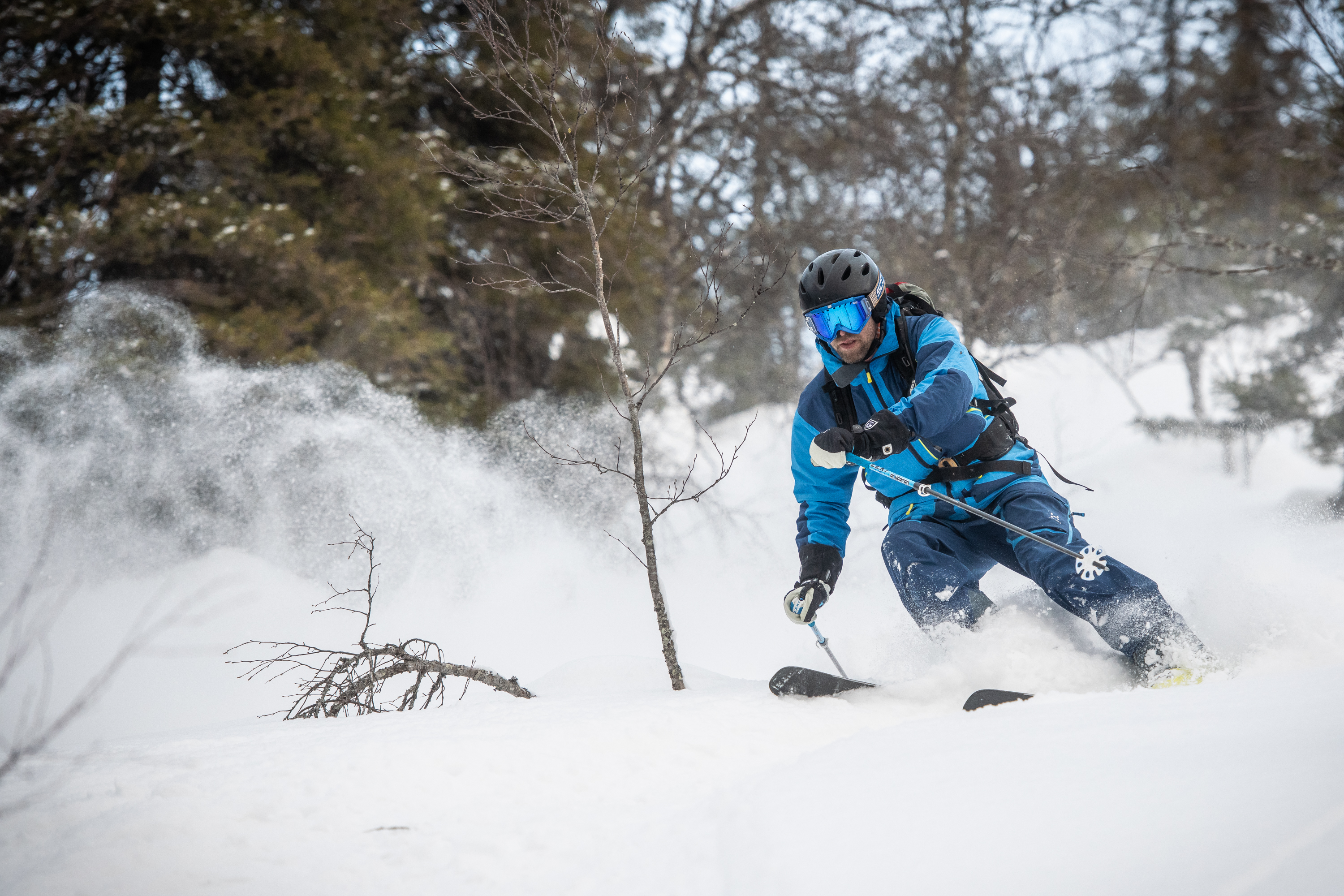 Laskettelurinteet Rukalla ovat suljettuina, mutta paikkakuntalaiset ja mökkiläiset käyvät vapaalaskemassa.