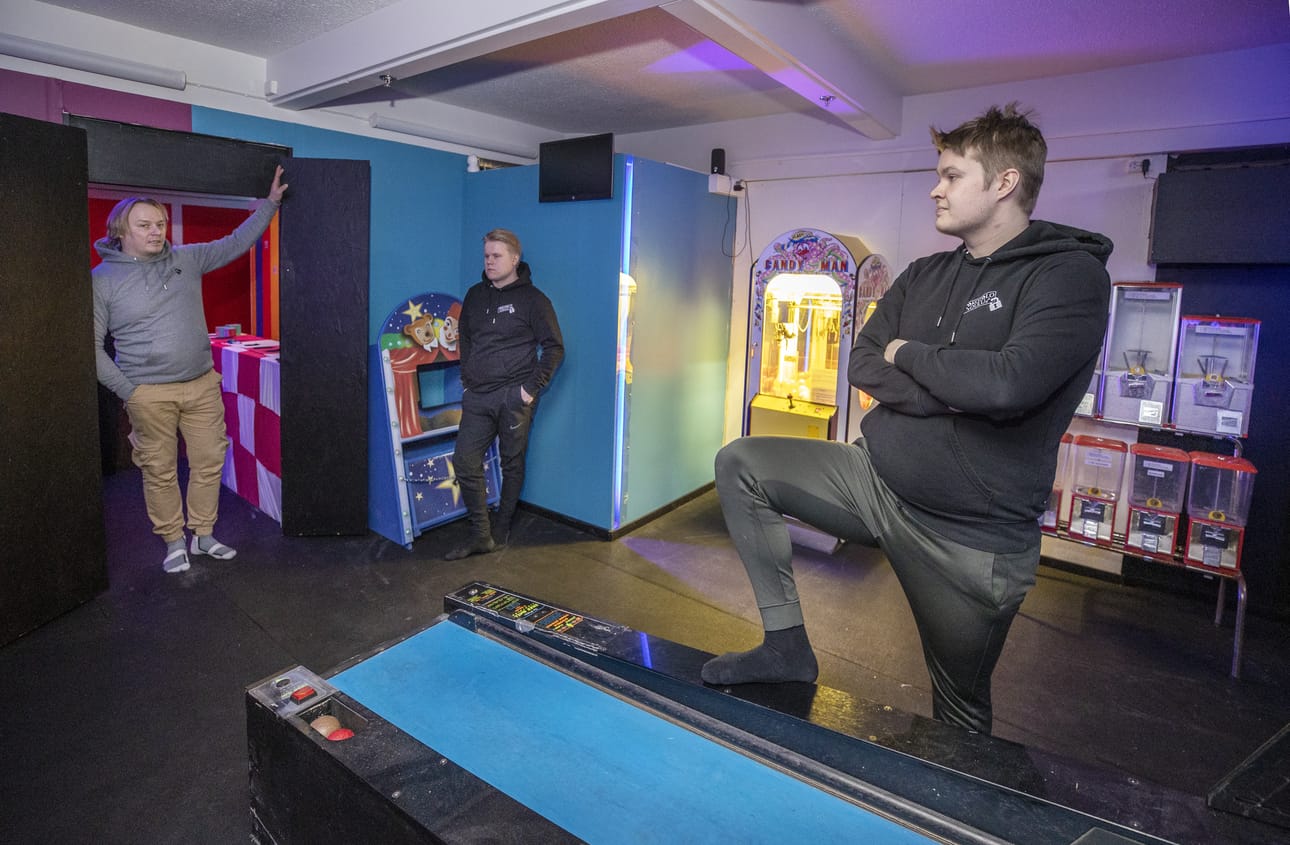 Pakotalo Oulun takana ovat Oamkin Terwa-akatemian opiskelijat Juho Rantapelkonen (vas.), Jere Niiranen, Akseli Aikio ja kuvasta puuttuva Roope Harjuniemi.