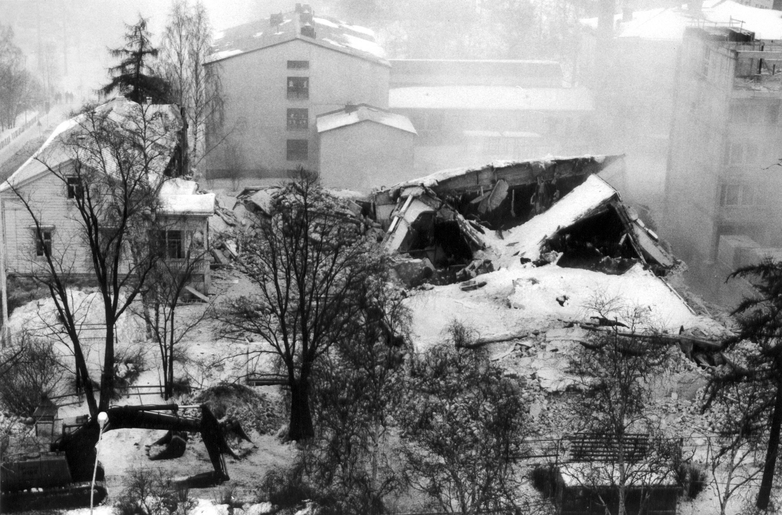 Ynnin halli räjäytettiin helmikuussa 1988.