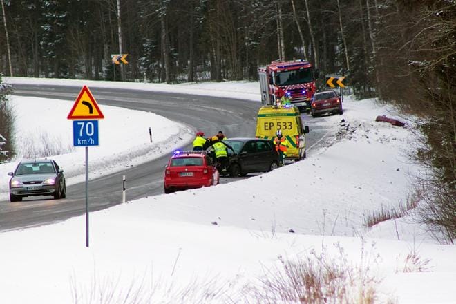 Henkilöauto luisui vastaan tulevan kaistalle kohtalokkain seurauksin Teuvalla. KUVA: JORMA HAVULA