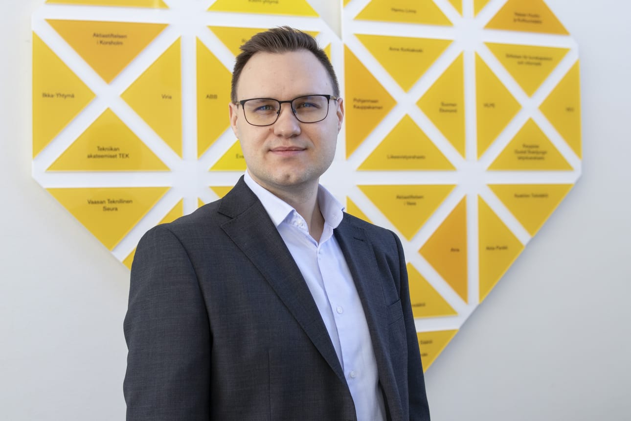 Alun perin Kirgisiasta Vaasaan maisterin tutkintoa tekemään tullut Denis Davydov työskentelee nyt tutkijana sekä yliopistonlehtorina.