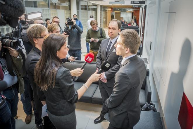 Turun elokuisen joukkopuukotuksen oikeuskäsittely alkoi valmisteluistunnolla tiistaina. Syyttäjät kertoivat medialle tulevasta oikeudenkäynnistä ennen istunnon alkamista Turun oikeustalolla. KUVA: Riitta Salmi