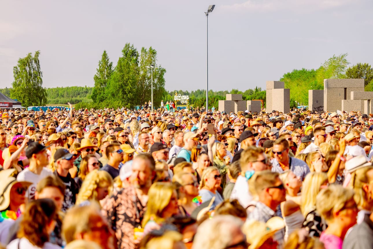 Eventmedian Santa Open Air, Twin City Festival ja Satama Open Air muodostavat Lapin aikuisten festivaalikesän. Kuvassa tunnelmaa vuoden 2025 Satama Open Airista.