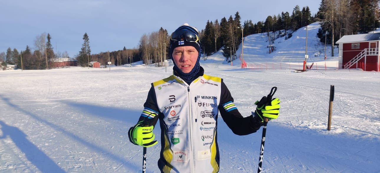 Johannes Vuorela Ylistarosta treenaa Vöyrillä päivittäin. Seuraavat kisat ovat FSS-mestaruushiihdot Närpiössä.