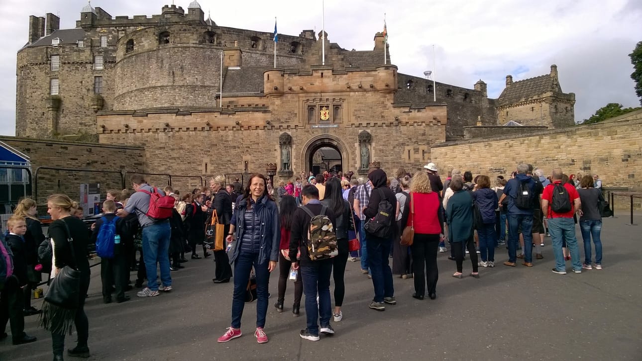 Edinburghin linnan edessä.