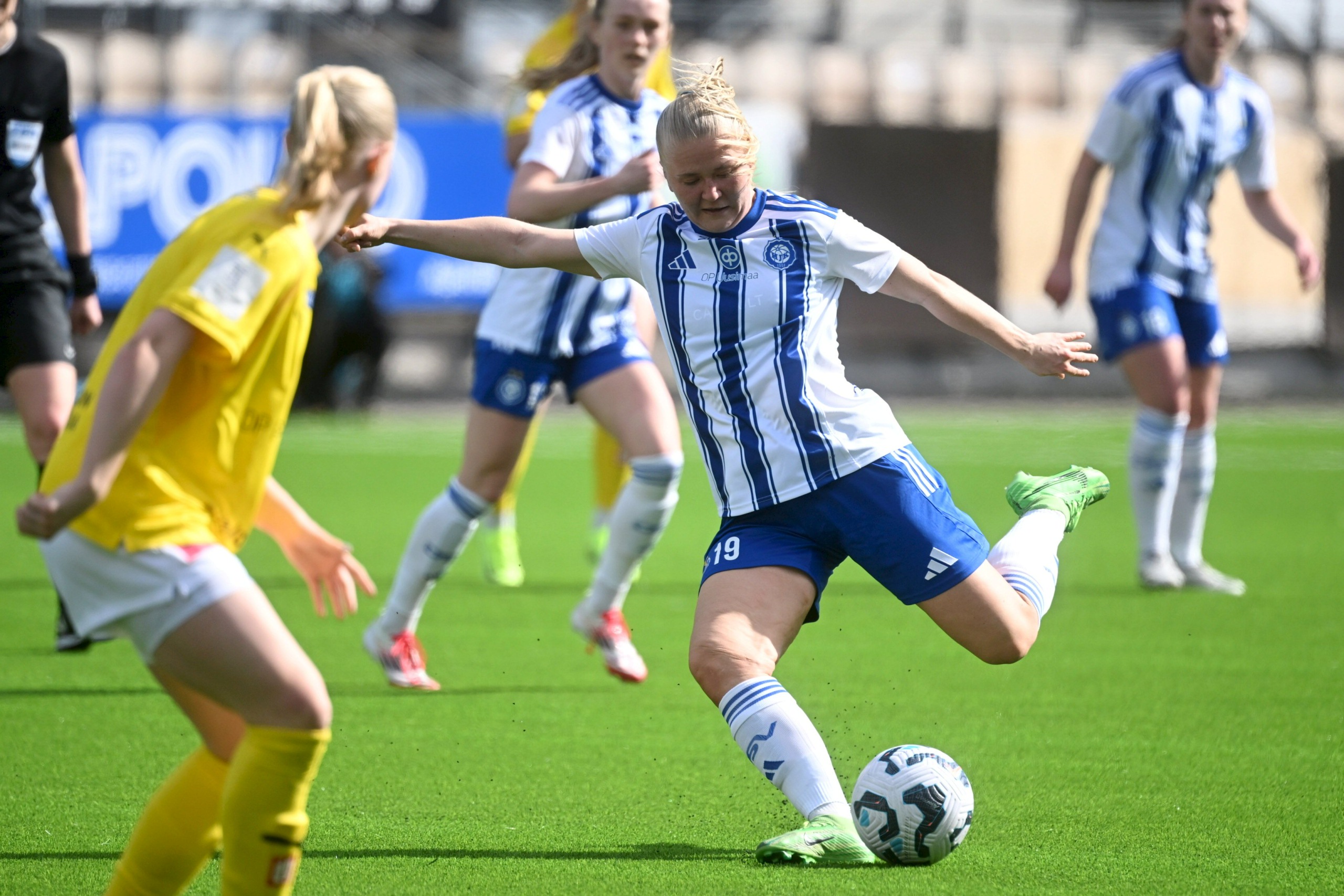 HJK kaappasi vuoden ensimmäisen pokaalinsa – "Vielä pari mestaruutta pitää voittaa"