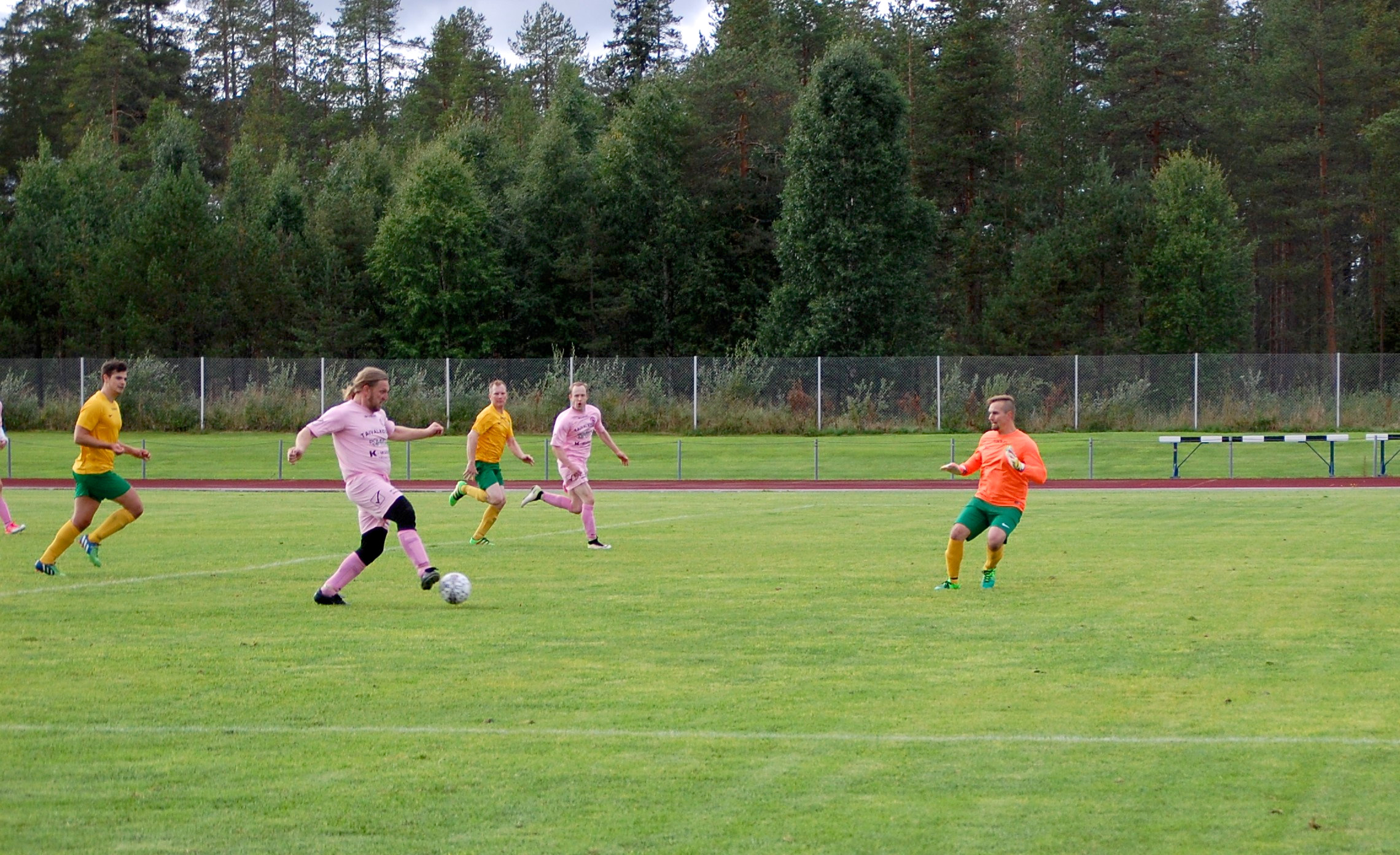 Taivalkoski Calcio aloittaa tänä keväänä historiansa kolmannen kauden jalkapallon Viitosessa.