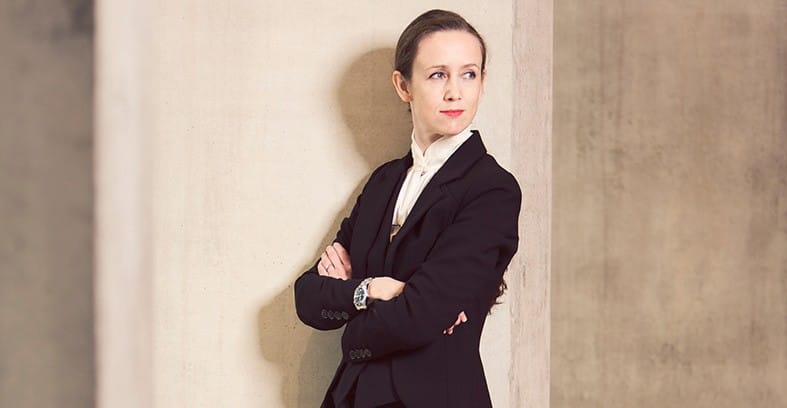 Jessica Cottis on päättyvällä syyskaudella johtanut muun muassa BBC:n Proms-festivaalilla ja Lontoon Kuninkaallisessa oopperassa.