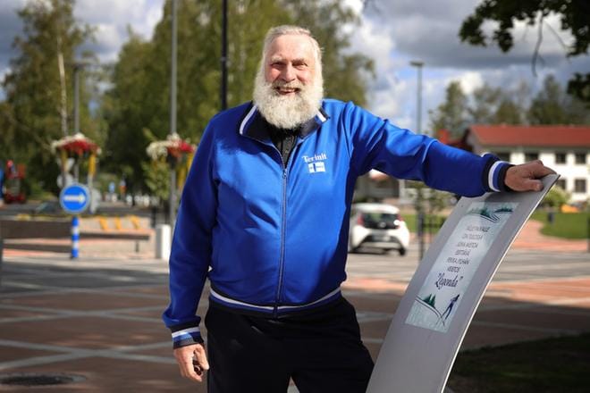 Juha Mieto sanoo olevansa norjalaisen huumorin ystävä. ”Se on karkiaa huumoria, siellä saatetaan vetää matto kaverin alta ja nauraa paskaisesti päälle.” Kuvat: Aleksi Mäkinen
