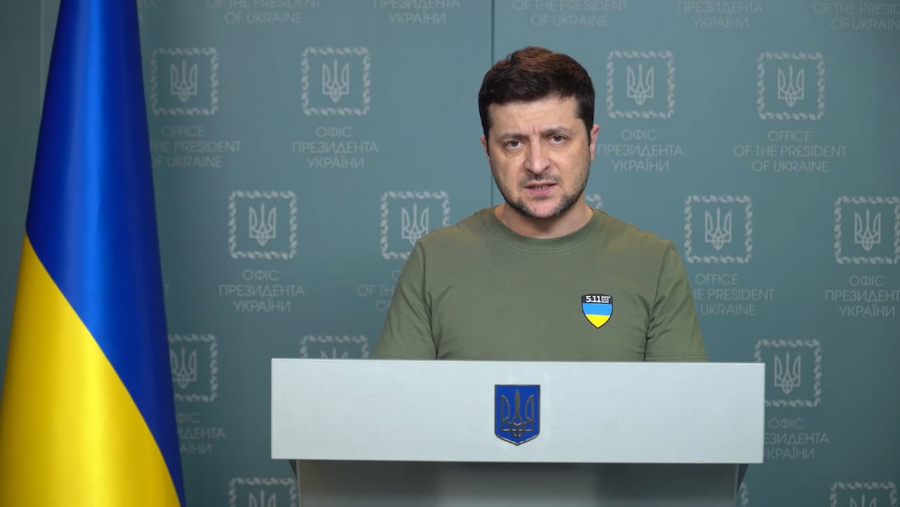 Ukrainan presidentti Volodymyr Zelenskyi on vaatinut Ukrainan ilmatilan määräämistä lentokieltoalueeksi.