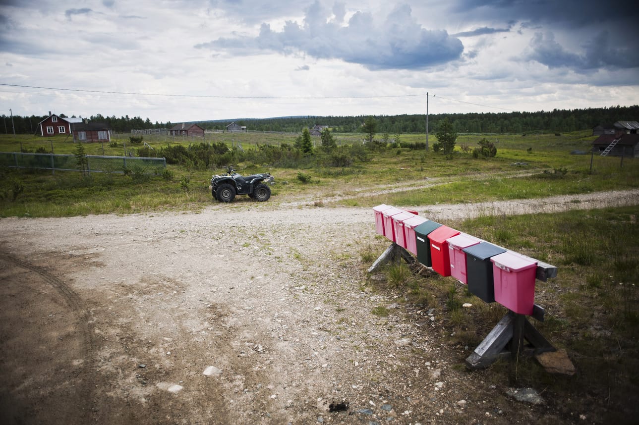 Määräaikaisen osoitteenmuutoksen voi tehdä Postin sivuilla. Osoitteenmuutoksesta ei tarvitse ilmoittaa Jakeluyhtiö Suomelle. Kuvituskuva.