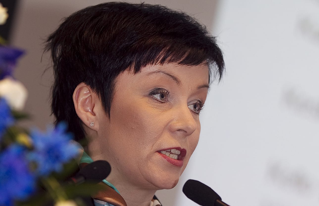Riikka Moilasen (kesk.) mielestä vähemmilläkin esimiehillä pärjättäisiin Oulussa.