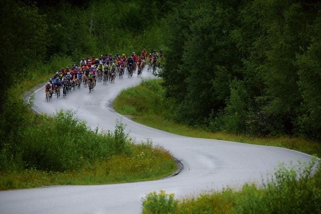 Komeita maantiepyöräilyreittejä on niin Etelä-Pohjanmalla kuin Pohjanmaalla. Kuva vuoden 2009 Botniapyöräilystä. Arkistokuva: Eetu Sillanpää