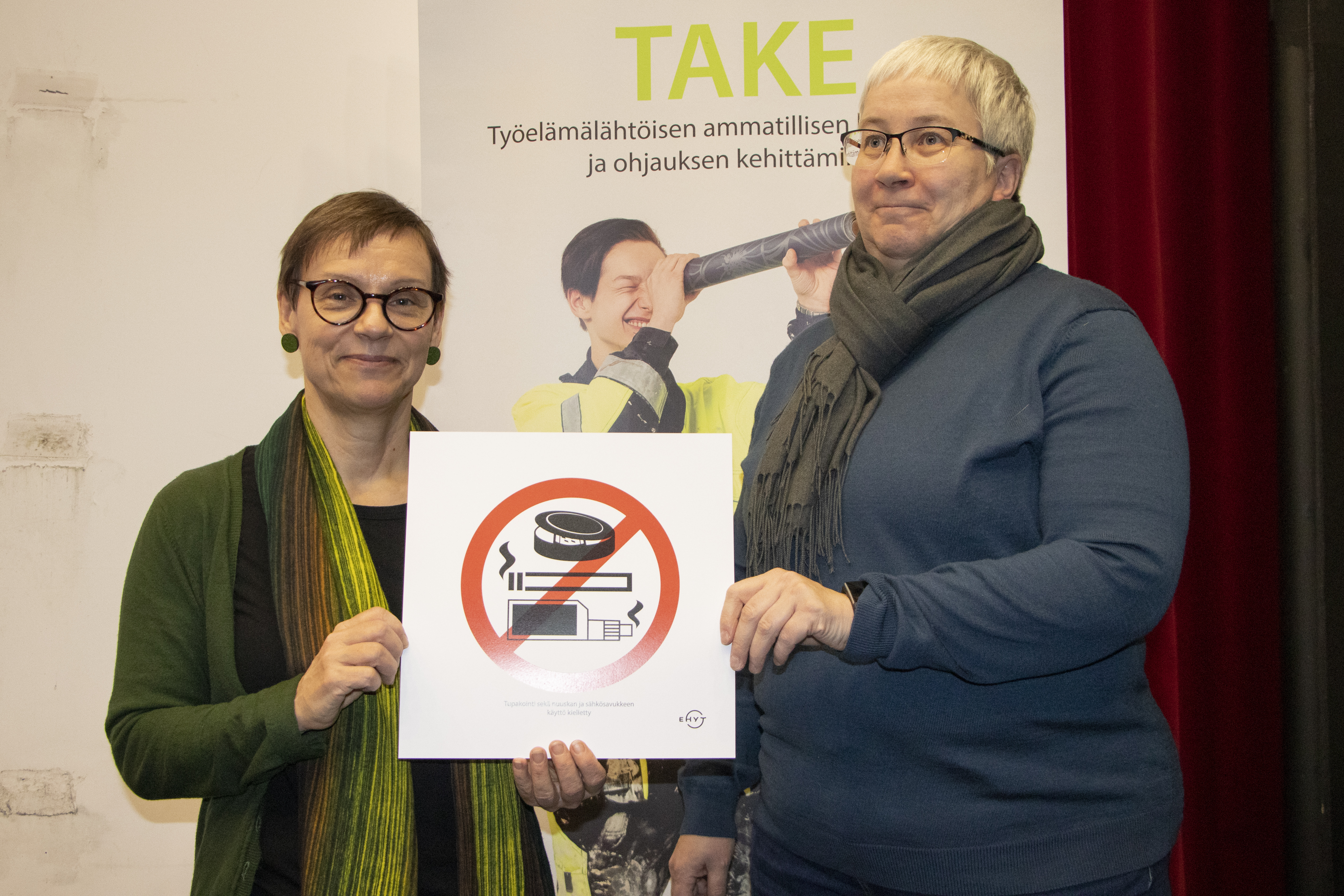 Sinikka Korpela ja Saija Himanka luennoivat päihde- ja peliriippuvuuksista sekä kouluttavat niiden tunnistamiseen ja ennaltaehkäisemiseen Ehyt ry:n nimissä.