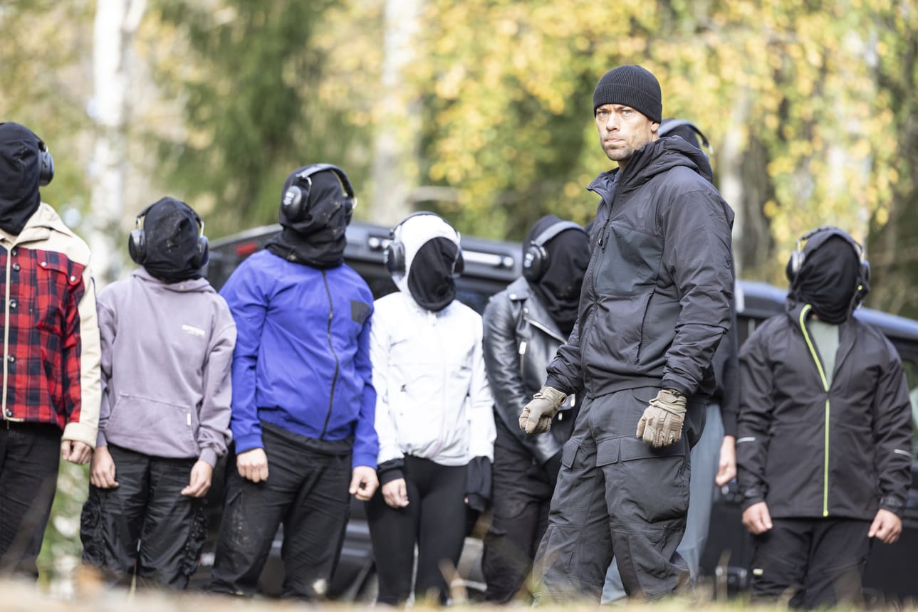 Petäistö on opittu tuntemaan televisiossa kivikasvoisena kovanaamana.