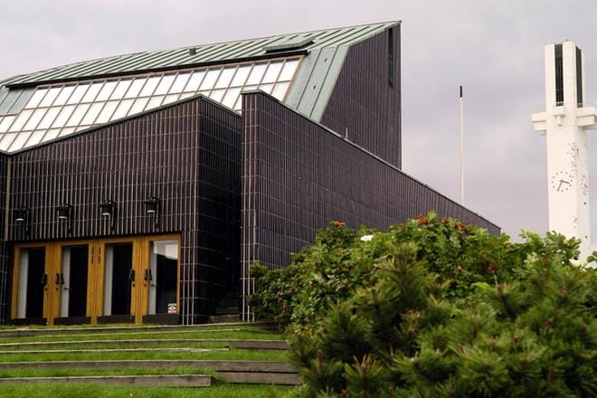 Seinäjoen kaupungintalon henkilökunta siirtyy väistötiloihin sisätilaremontin alta.